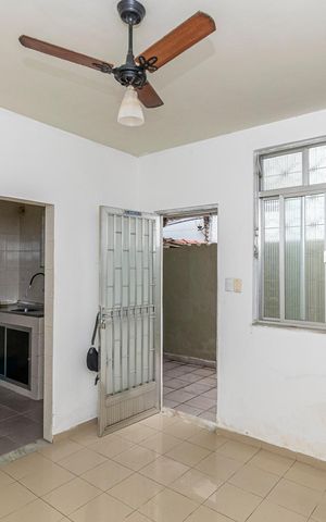 Casa à venda com 50m², 1 quarto e sem vaga Casa à venda com 50m², 1 quarto e sem vagaSala