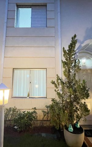 Casa de condomínio à venda com 141m², 3 quartos e 2 vagas Casa de condomínio à venda com 141m², 3 quartos e 2 vagasÁrea externa