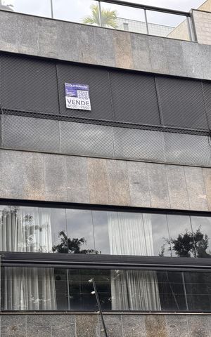 Apartamento à venda com 130m², 2 quartos e 2 vagas Apartamento à venda com 130m², 2 quartos e 2 vagasPlaquinha Quinto Andar