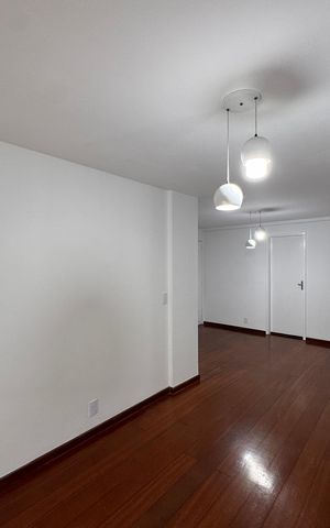 Apartamento à venda com 130m², 2 quartos e 2 vagas Apartamento à venda com 130m², 2 quartos e 2 vagasSala