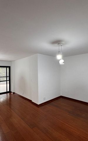 Apartamento à venda com 130m², 2 quartos e 2 vagas Apartamento à venda com 130m², 2 quartos e 2 vagasSala