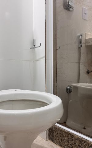 Apartamento à venda com 130m², 2 quartos e 2 vagas Apartamento à venda com 130m², 2 quartos e 2 vagasBanheiro Social