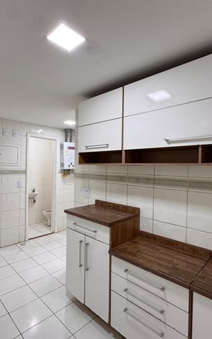 Apartamento à venda com 130m², 2 quartos e 2 vagas Apartamento à venda com 130m², 2 quartos e 2 vagasCozinha e Área de Serviço