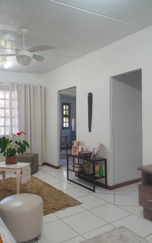 Casa à venda com 260m², 5 quartos e 2 vagasSala 