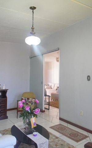 Casa à venda com 260m², 5 quartos e 2 vagasSala 2