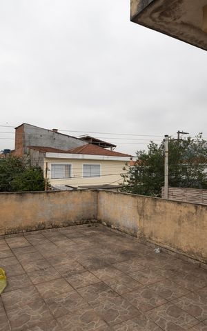 Casa à venda com 165m², 4 quartos e 2 vagas Casa à venda com 165m², 4 quartos e 2 vagasTerraço