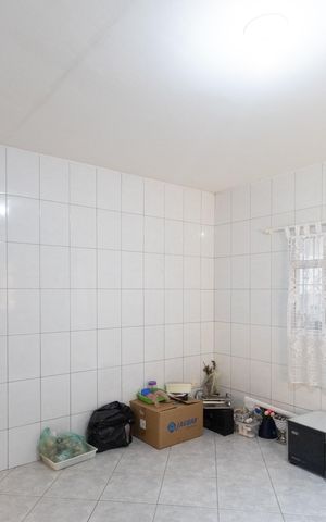 Casa à venda com 165m², 4 quartos e 2 vagas Casa à venda com 165m², 4 quartos e 2 vagasCozinha