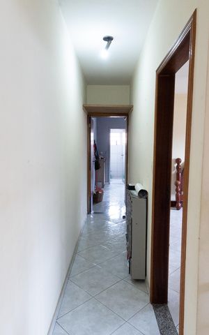 Casa à venda com 165m², 4 quartos e 2 vagas Casa à venda com 165m², 4 quartos e 2 vagasCorredor