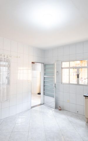 Casa à venda com 165m², 4 quartos e 2 vagas Casa à venda com 165m², 4 quartos e 2 vagasCozinha
