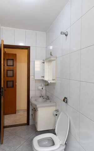 Casa à venda com 165m², 4 quartos e 2 vagas Casa à venda com 165m², 4 quartos e 2 vagasBanheiro 4