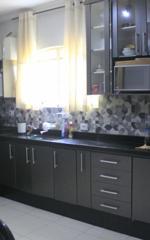 Casa à venda com 196m², 4 quartos e 2 vagasCozinha 