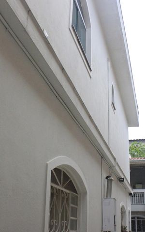 Casa à venda com 196m², 4 quartos e 2 vagasCorredor lateral 