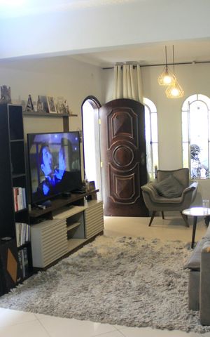 Casa à venda com 196m², 4 quartos e 2 vagasSala 
