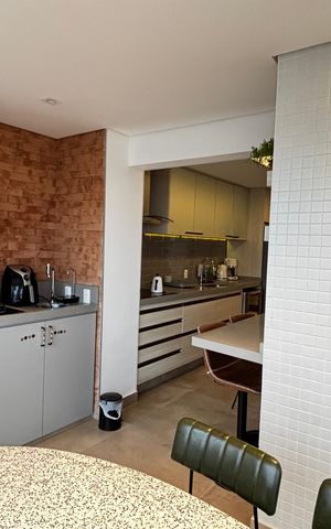 Apartamento à venda com 140m², 4 quartos e 4 vagas Apartamento à venda com 140m², 4 quartos e 4 vagasVaranda Gourmet