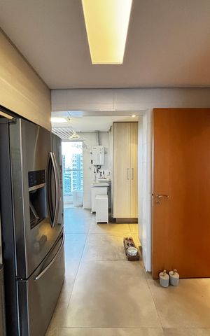 Apartamento à venda com 140m², 4 quartos e 4 vagas Apartamento à venda com 140m², 4 quartos e 4 vagasCozinha