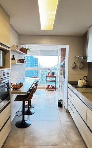 Apartamento à venda com 140m², 4 quartos e 4 vagas Apartamento à venda com 140m², 4 quartos e 4 vagasCozinha