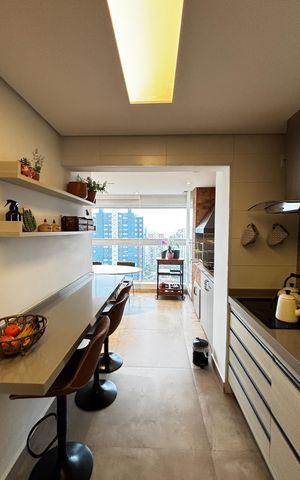 Apartamento à venda com 140m², 4 quartos e 4 vagas Apartamento à venda com 140m², 4 quartos e 4 vagasCozinha