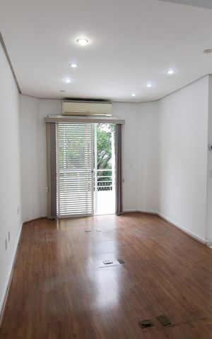 Casa à venda com 120m², 3 quartos e 2 vagas Casa à venda com 120m², 3 quartos e 2 vagasSala