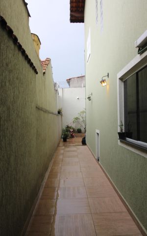 Casa à venda com 140m², 4 quartos e 2 vagasCorredor