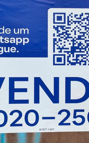 Casa à venda com 229m², 4 quartos e 5 vagas Casa à venda com 229m², 4 quartos e 5 vagasFachada