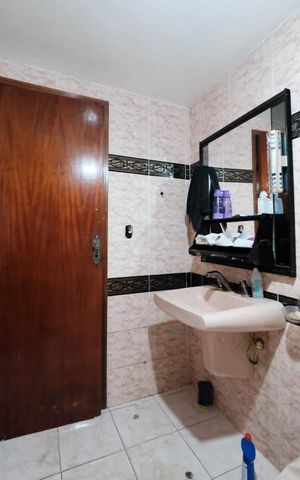 Casa à venda com 229m², 4 quartos e 5 vagasBanheiro 1