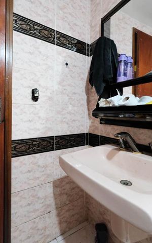 Casa à venda com 229m², 4 quartos e 5 vagasBanheiro 1