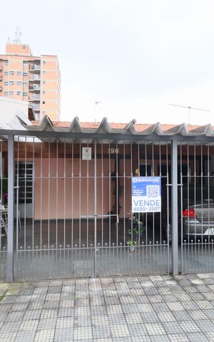 Casa à venda com 232m², 4 quartos e 2 vagasFachada