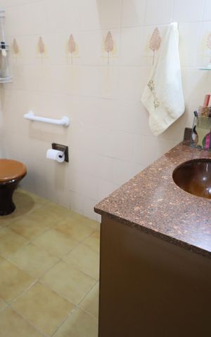 Casa à venda com 232m², 4 quartos e 2 vagasBanheiro da Suíte 1