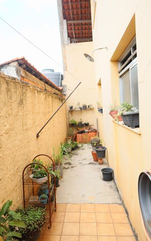 Casa à venda com 232m², 4 quartos e 2 vagasÁrea externa