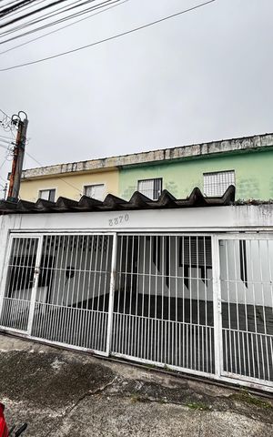 Casa para alugar com 67m², 2 quartos e 1 vaga Casa para alugar com 67m², 2 quartos e 1 vagaFachada