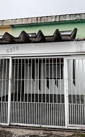 Casa para alugar com 67m², 2 quartos e 1 vaga Casa para alugar com 67m², 2 quartos e 1 vagaFachada