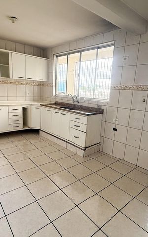 Casa à venda com 221m², 5 quartos e 2 vagas Casa à venda com 221m², 5 quartos e 2 vagasCasa 2