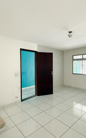 Casa à venda com 221m², 5 quartos e 2 vagas Casa à venda com 221m², 5 quartos e 2 vagasCasa 1