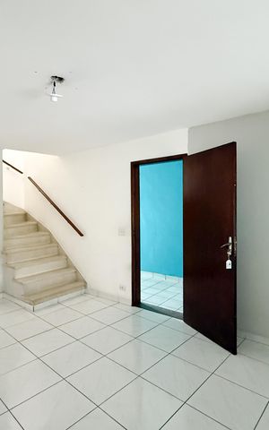 Casa à venda com 221m², 5 quartos e 2 vagas Casa à venda com 221m², 5 quartos e 2 vagasCasa 1