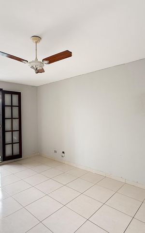 Casa à venda com 221m², 5 quartos e 2 vagas Casa à venda com 221m², 5 quartos e 2 vagasCasa 1