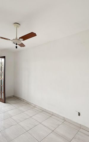 Casa à venda com 221m², 5 quartos e 2 vagas Casa à venda com 221m², 5 quartos e 2 vagasCasa 1