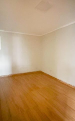 Casa à venda com 221m², 5 quartos e 2 vagas Casa à venda com 221m², 5 quartos e 2 vagasCasa 3