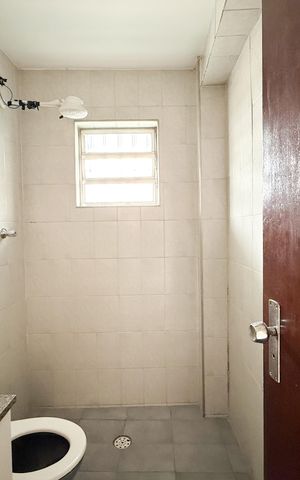 Casa à venda com 221m², 5 quartos e 2 vagas Casa à venda com 221m², 5 quartos e 2 vagasCasa 1