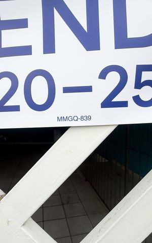 Casa à venda com 221m², 5 quartos e 2 vagas Casa à venda com 221m², 5 quartos e 2 vagasPlaquinha GRANDE instalada dia 8 de outubro de 2026 código da plaquinha MMGQ-839