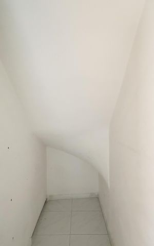 Casa à venda com 221m², 5 quartos e 2 vagas Casa à venda com 221m², 5 quartos e 2 vagasCasa 1