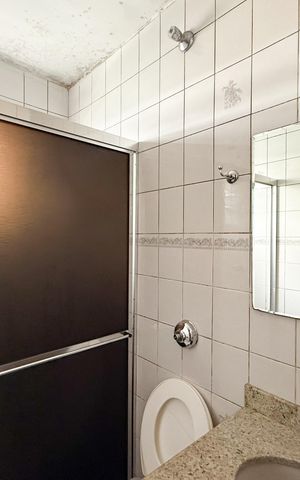 Casa à venda com 221m², 5 quartos e 2 vagas Casa à venda com 221m², 5 quartos e 2 vagasCasa 1