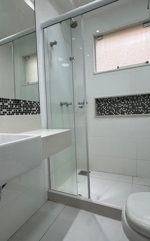 Casa de condomínio para alugar com 382m², 6 quartos e 3 vagas Casa de condomínio para alugar com 382m², 6 quartos e 3 vagasSuíte 5 - Banheiro