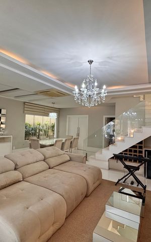 Casa de condomínio para alugar com 382m², 6 quartos e 3 vagas Casa de condomínio para alugar com 382m², 6 quartos e 3 vagasSala