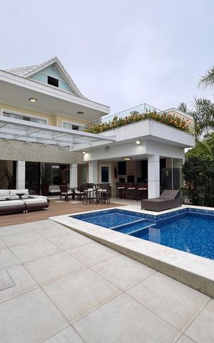Casa de condomínio para alugar com 382m², 6 quartos e 3 vagas Casa de condomínio para alugar com 382m², 6 quartos e 3 vagasÁrea externa