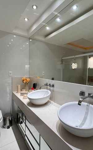 Casa de condomínio para alugar com 382m², 6 quartos e 3 vagas Casa de condomínio para alugar com 382m², 6 quartos e 3 vagasSuíte 2 - Banheiro