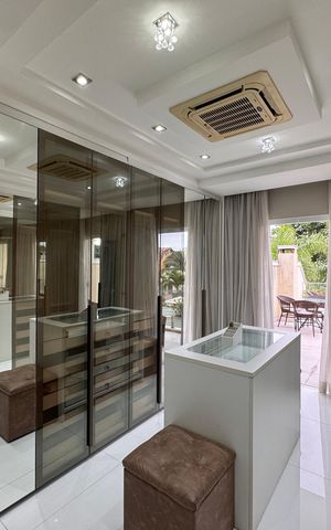 Casa de condomínio para alugar com 382m², 6 quartos e 3 vagas Casa de condomínio para alugar com 382m², 6 quartos e 3 vagasSuíte 3/Closet