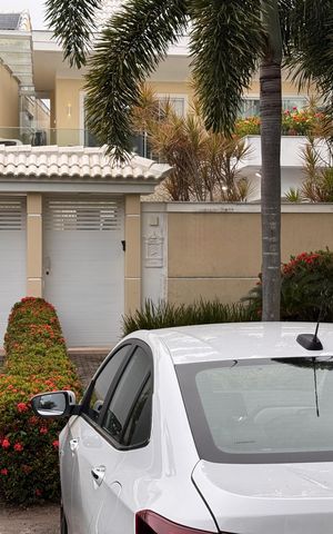 Casa de condomínio para alugar com 382m², 6 quartos e 3 vagas Casa de condomínio para alugar com 382m², 6 quartos e 3 vagasFachada