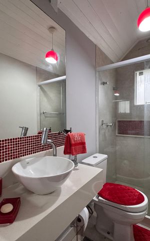 Casa de condomínio para alugar com 382m², 6 quartos e 3 vagas Casa de condomínio para alugar com 382m², 6 quartos e 3 vagasSuíte 6 - Banheiro