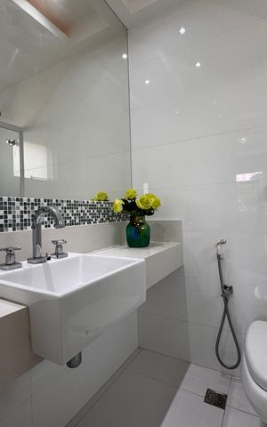 Casa de condomínio para alugar com 382m², 6 quartos e 3 vagas Casa de condomínio para alugar com 382m², 6 quartos e 3 vagasSuíte 3/Closet - Banheiro