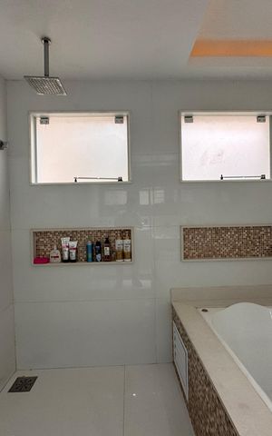 Casa de condomínio para alugar com 382m², 6 quartos e 3 vagas Casa de condomínio para alugar com 382m², 6 quartos e 3 vagasSuíte 2 - Banheiro